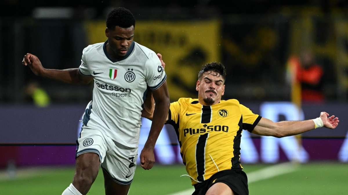 La moviola della Gazzetta - Oliver grazia Monteiro, manata a Dumfries da rosso. Manca un'altra espulsione