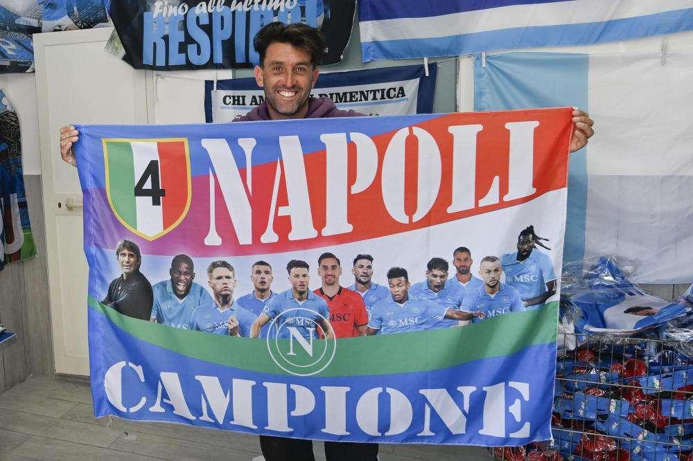 Napoli, Conte: "I tifosi ora non mi chiedono del mio futuro, ma se vinciamo"