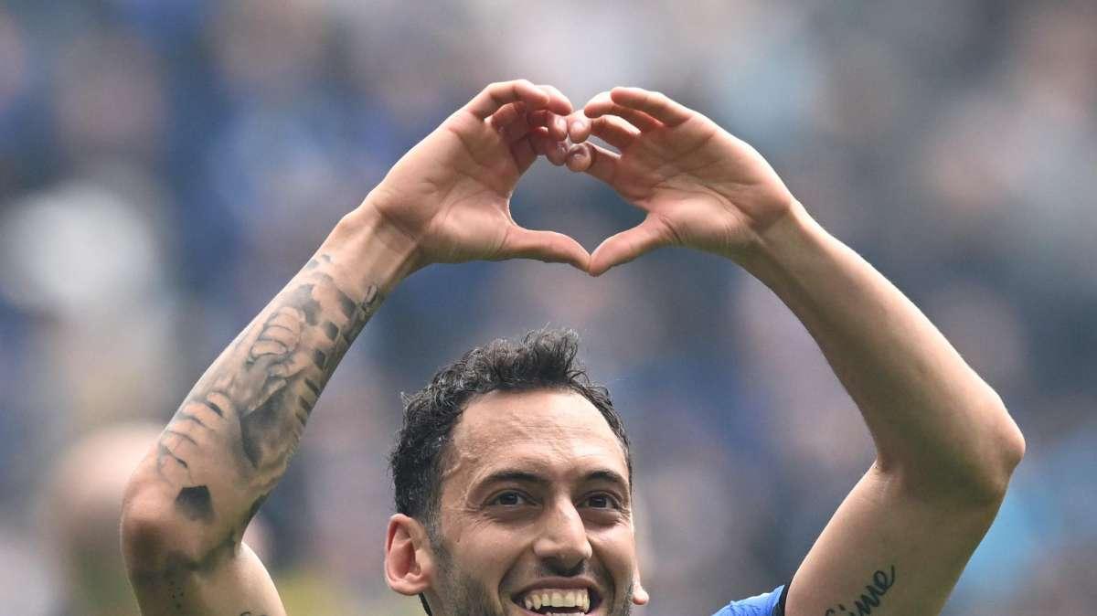Calhanoglu-Inter, il progetto tattico va avanti. Rinnovo? Segnale del club ai giocatori che si lamentano