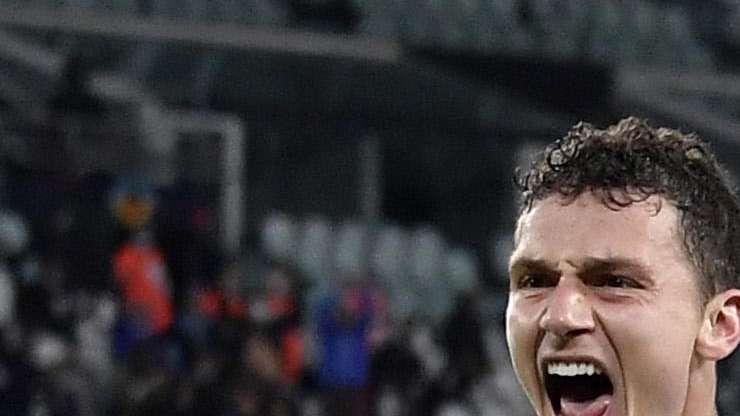Il Bayern sfida l'Augsburg: Pavard non va neanche in panchina. Ore decisive per il francese