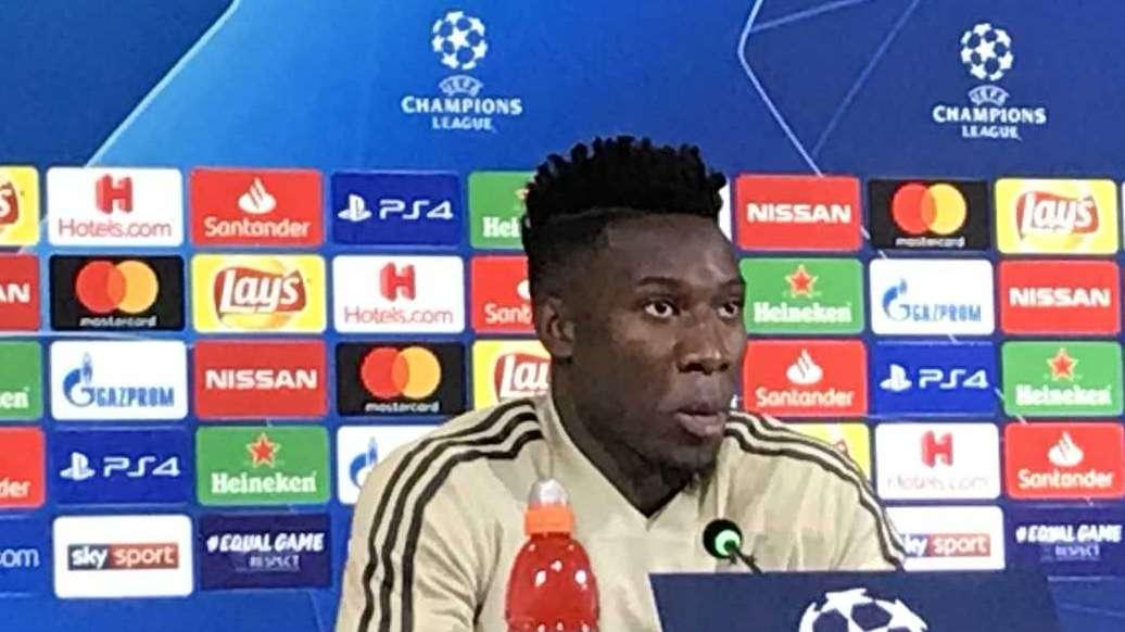 I tifosi dell'Ajax scaricano Onana: "Giuda come Raiola e Sneijder, non vogliamo più vederti"