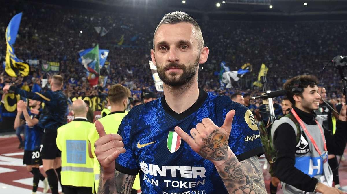 FOTO - Brozovic, festeggiamenti 'Epic' dopo l'1-0 alla Francia: in posa con il sigaro