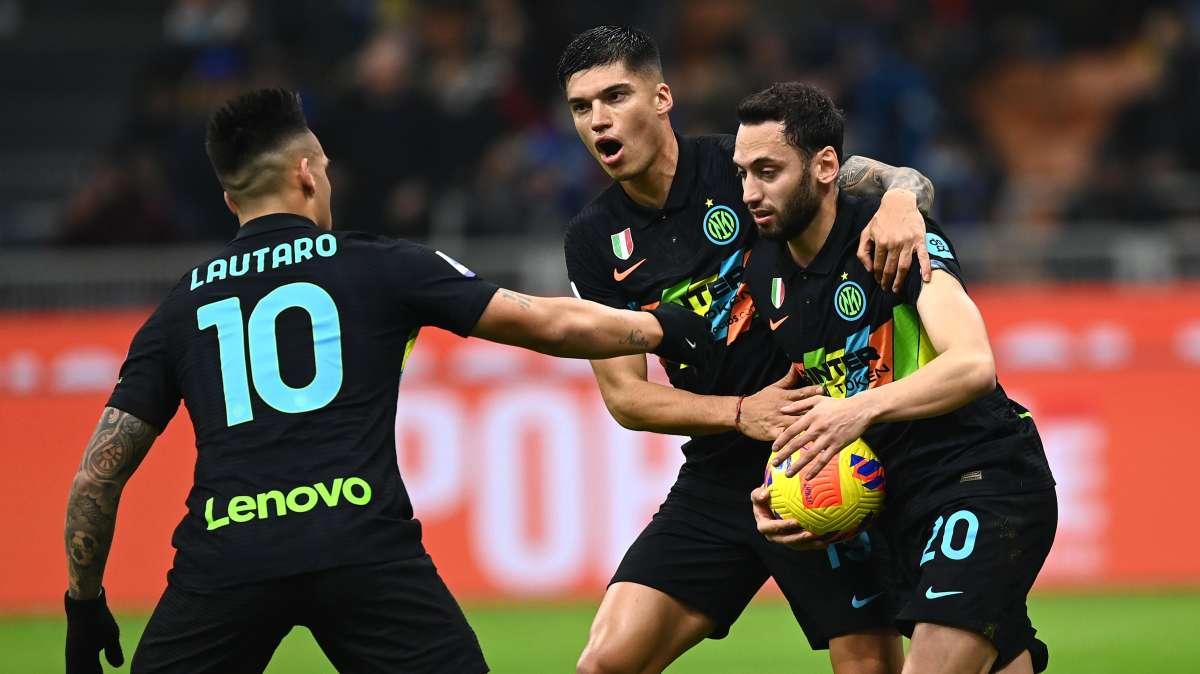 Al Meazza la staffetta del rigore. La Gazzetta: "Risposta al Milan anche in chiave attacco"