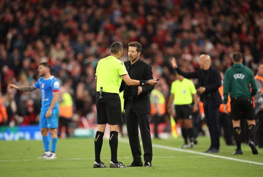 Liverpool-Atletico insulti e rosso, Simeone è rissa con i tifosi