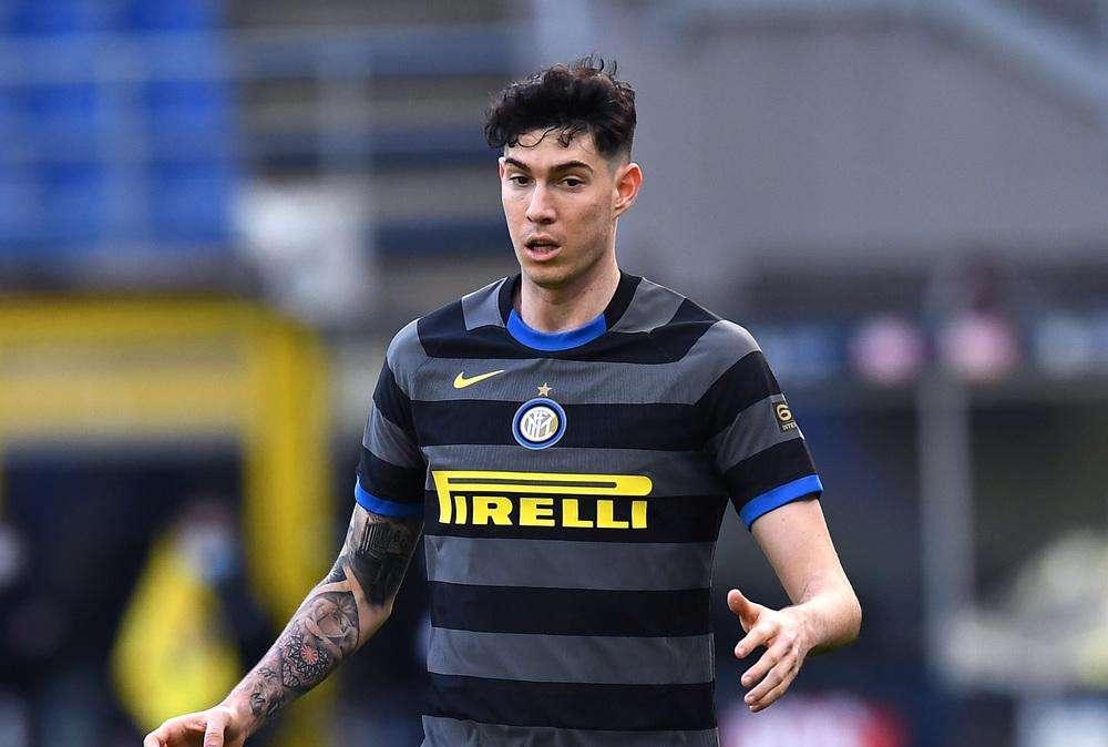 Bastoni, Sergio Ramos gli regala la maglia con dedica per i 22 anni