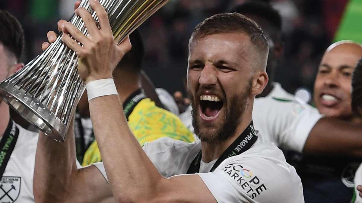 L'Inter continua a monitorare Soucek. CorSport: "Una clausola complica la trattativa"