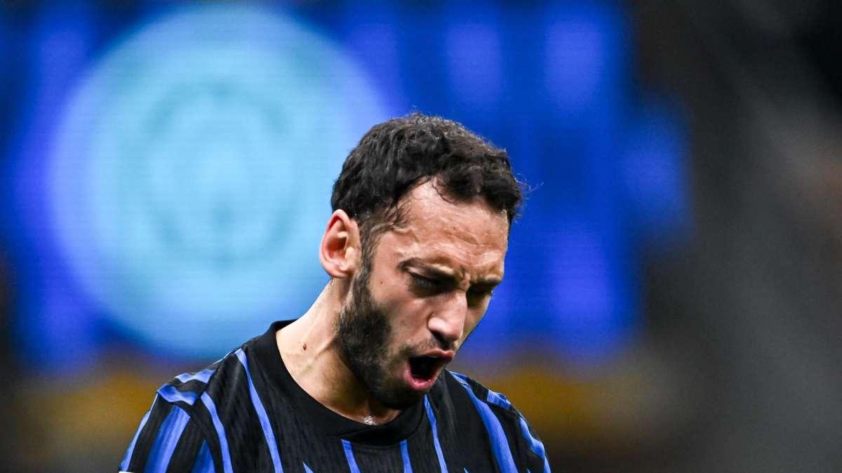 Inter, riecco Calhanoglu: è recuperato per la Fiorentina. Lautaro e Bastoni: le ultime