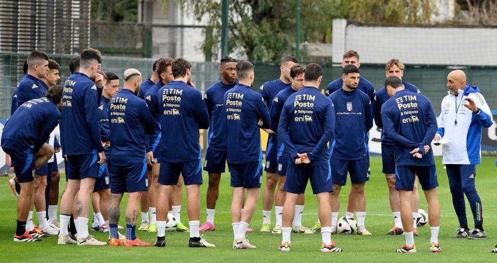 Euro 2024, 'Italia, Italia': azzurri accolti a Iserlohn da tifosi scatenati