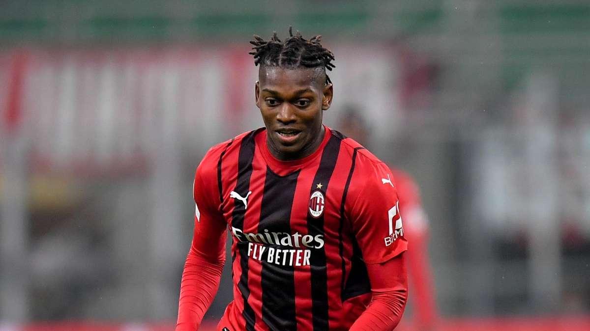 Milan, Leao: "Il derby vale un pezzo di Scudetto. L'Inter va rispettata"