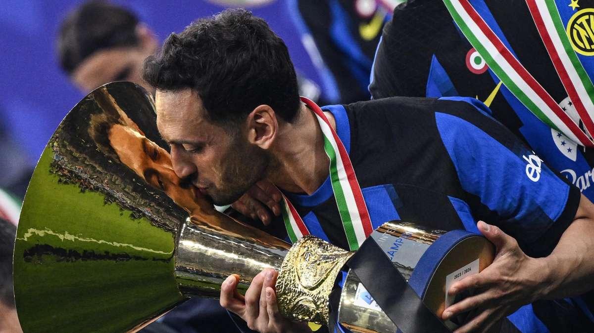 Via Calhanoglu? No categorico dell'Inter, altrimenti sarebbe rivoluzione 