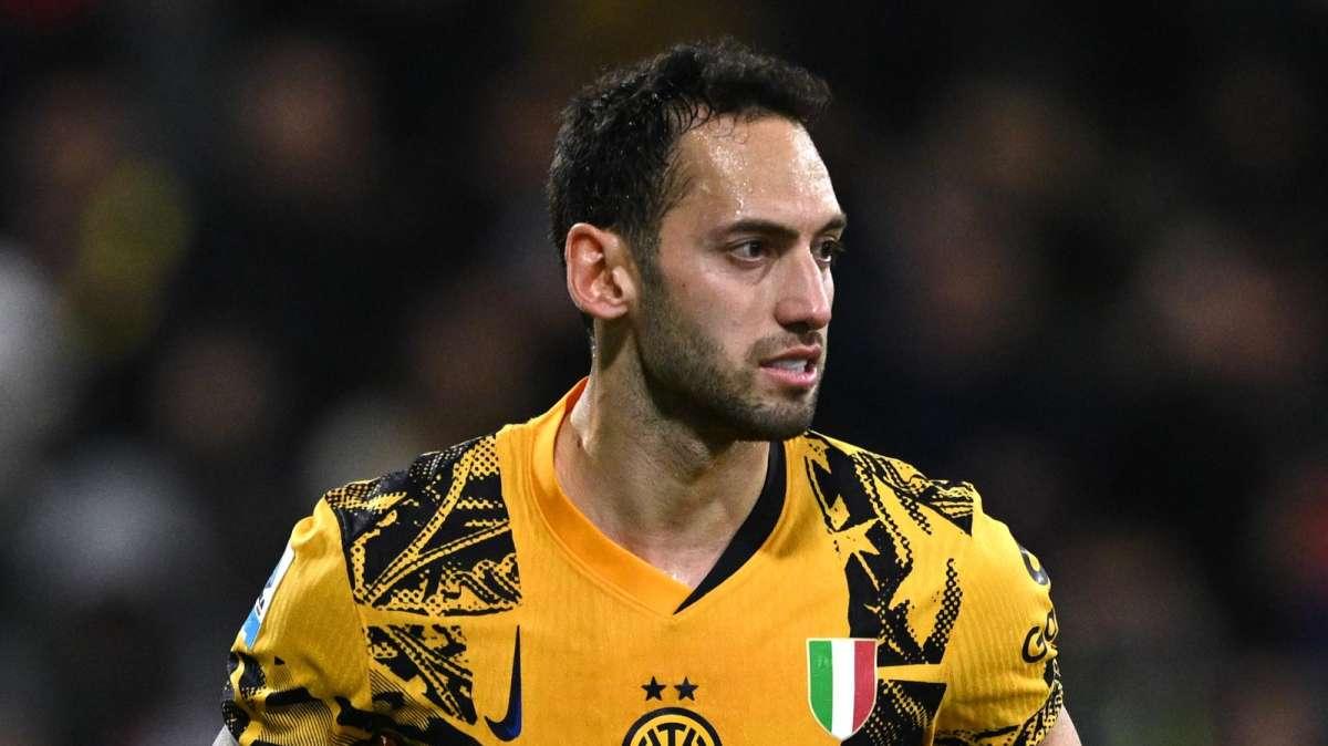 Calhanoglu si ferma ancora, derby assolutamente a rischio: 3 motivi per non rischiare il recupero