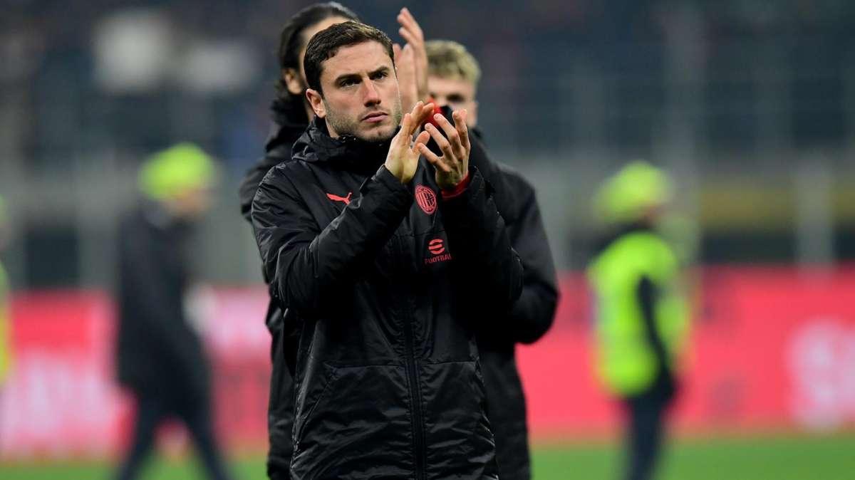 Milan, Calabria rende omaggio alla capolista: "Inter incredibile, campionato pazzesco"