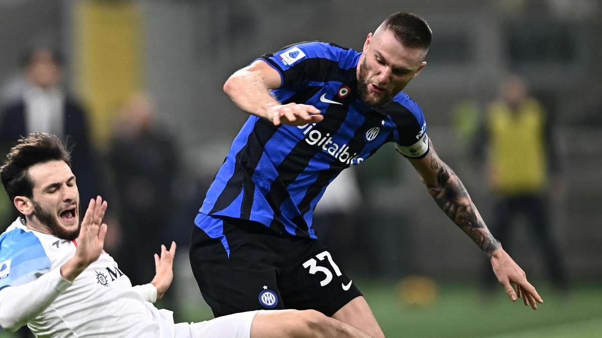Skriniar: "Si riparte con una grande vittoria". Assedio dei tifosi che gli chiedono di rinnovare