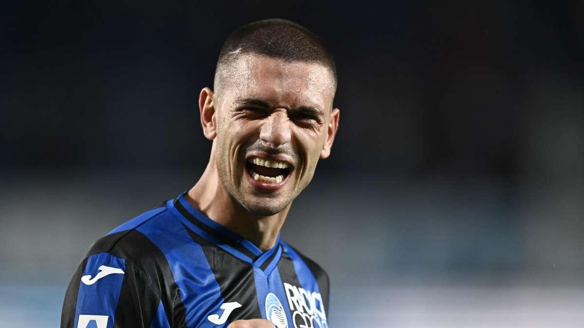 L'Inter cerca un difensore: in pole c'è Merih Demiral. Contatti con l'agente di Holm