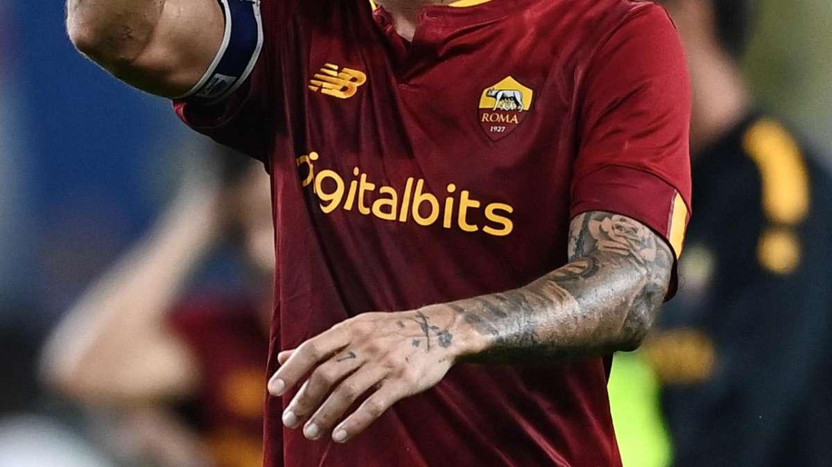 Roma, via lo sponsor Digitalbits dalla maglia: richiesta per giocare con la scritta SPQR