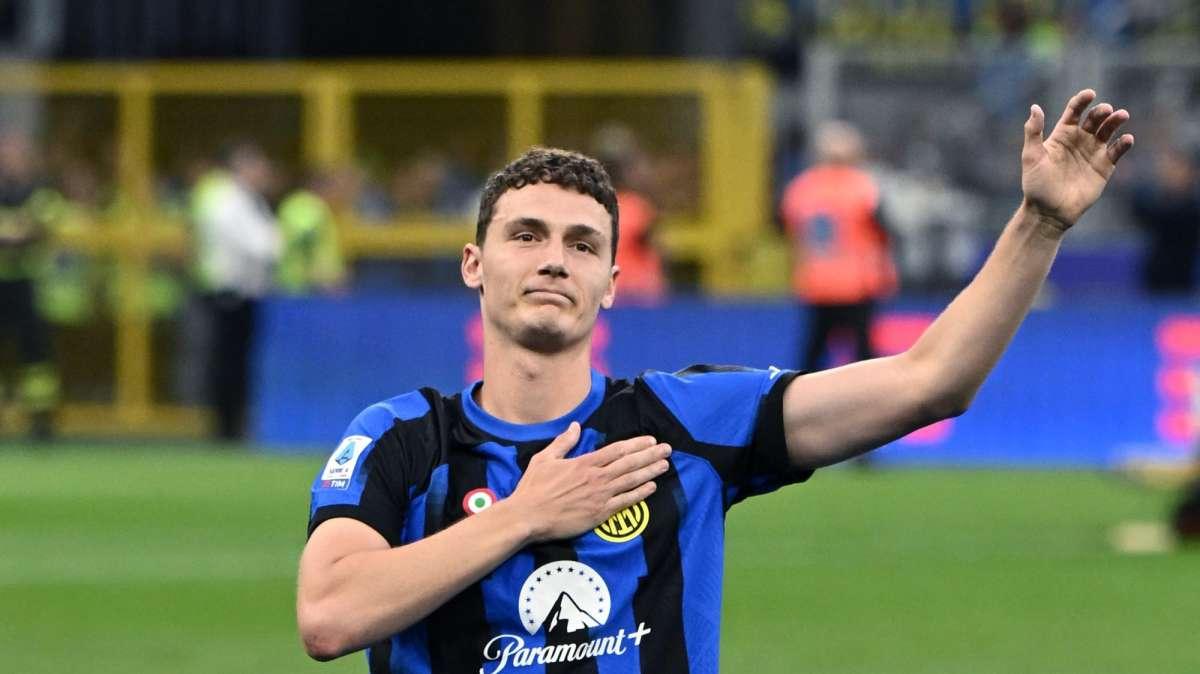 Pavard non si accontenta: "Tifosi dell'Inter eccezionali, io ho ancora voglia di vincere trofei"