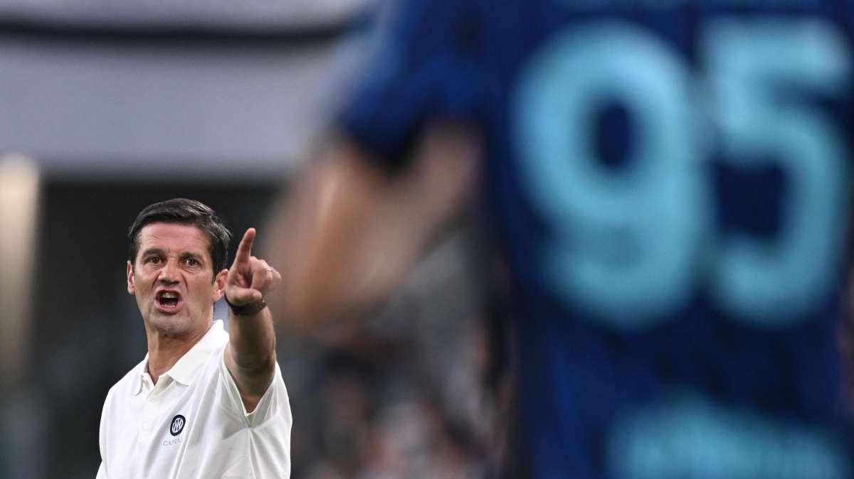 Chivu: "L'allenatore non deve fare danni, non si tolgono certezze. Dico solo una parola: maturità"