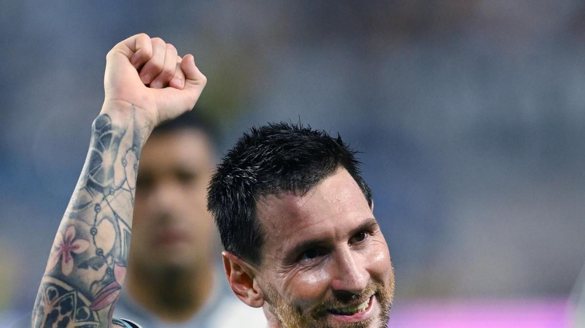 Incontro tra leggende, Messi regala la sua "10" a Baggio