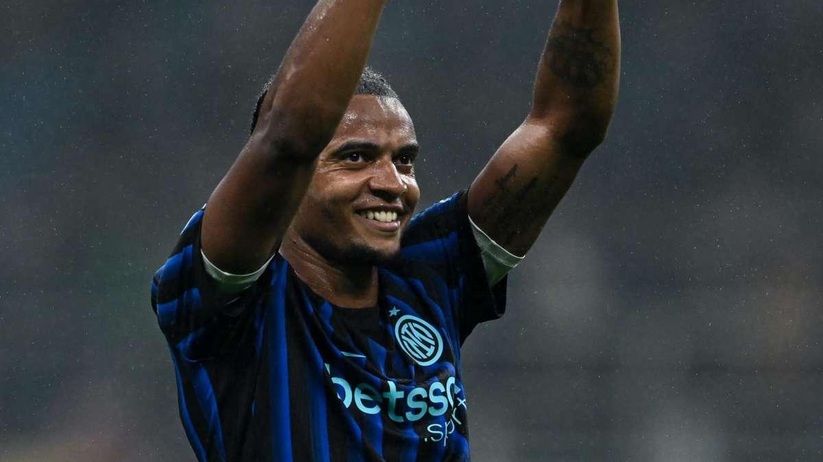 Akanji a ruota libera su musica, film e serie tv: le sue preferenze