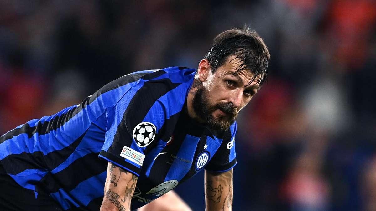 TOP NEWS ore 13 - Countdown per il derby, le ultime di formazione: Acerbi in pole su de Vrij