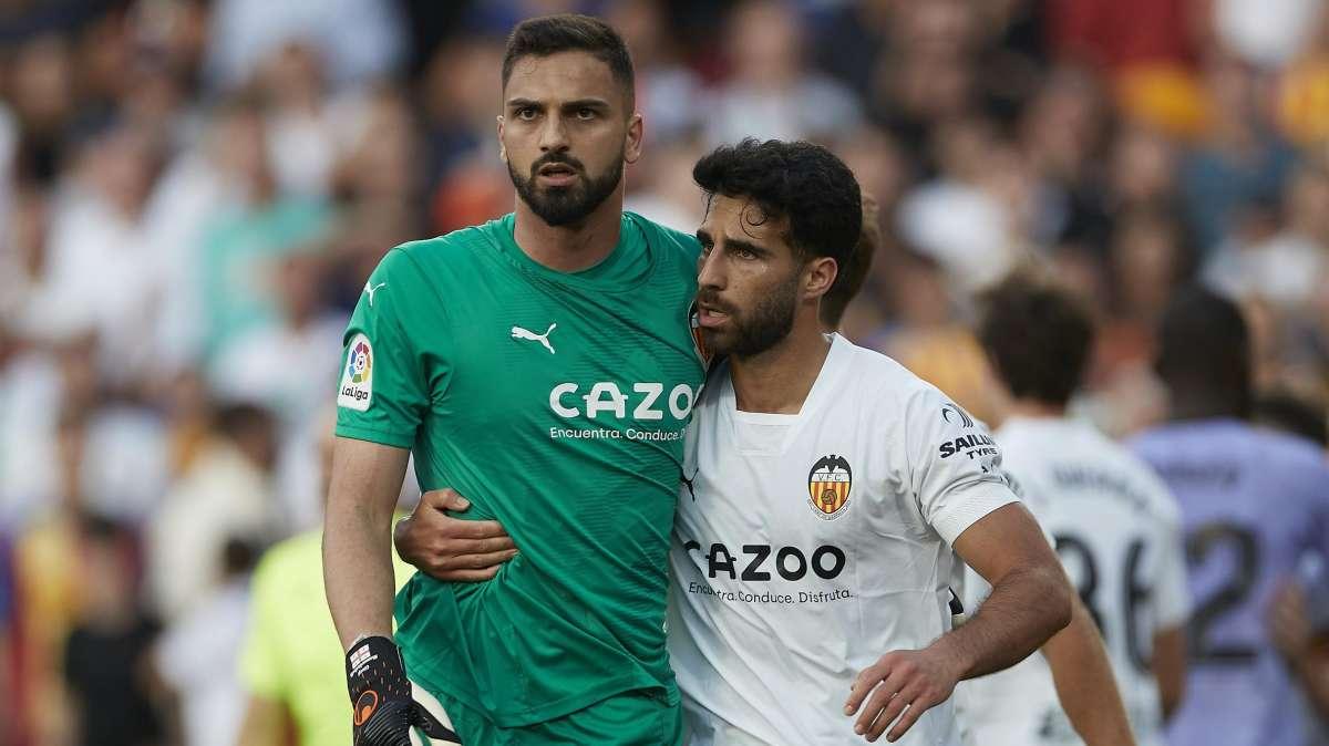 Caccia al portiere, occhi su Mamardashvili del Valencia se parte Onana
