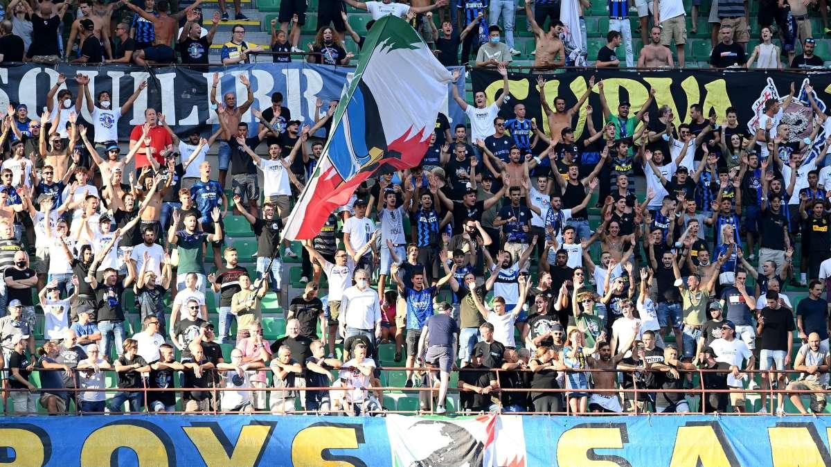 VIDEO - San Siro pronto per l'ultimo ballo: già molti i tifosi all'esterno dello stadio