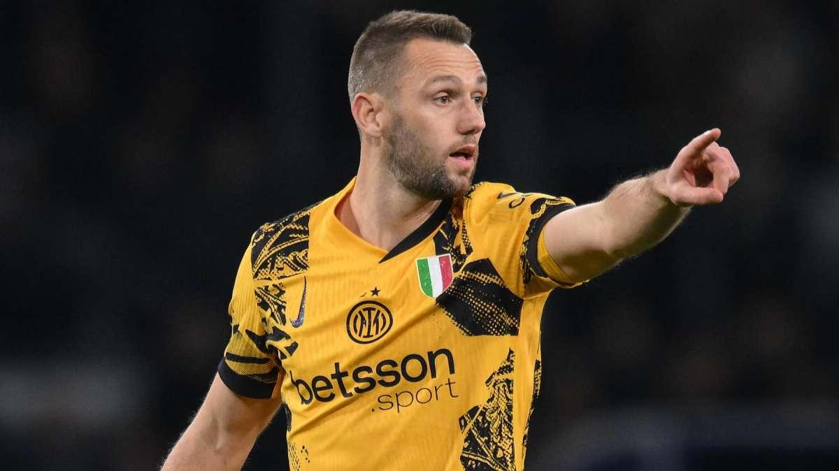 De Vrij: "A 33 anni non sono vecchio. Rinnovo? Mi piacerebbe restare all'Inter"