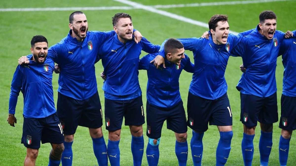 L'Italia in finale sarà in completo azzurro. In bianco invece l'Inghilterra