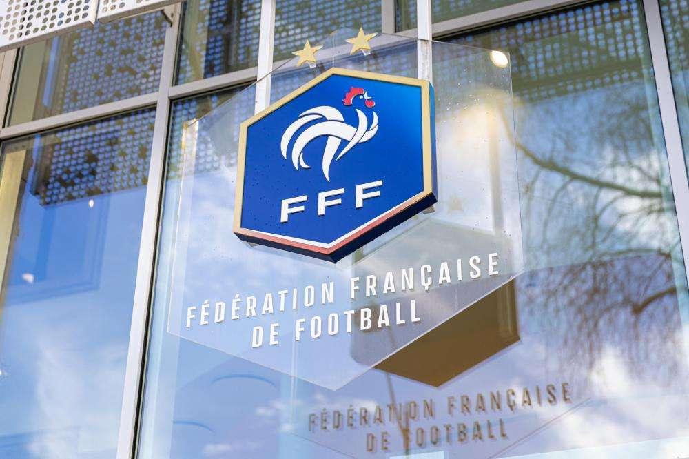 Travolto da accuse, si dimette presidente Federcalcio francese