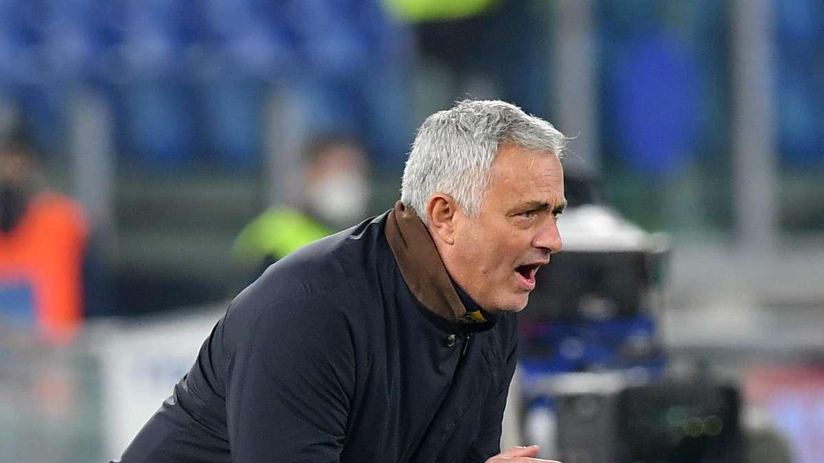 Il ritorno di Mourinho nel suo San Siro: baci e applausi al pubblico