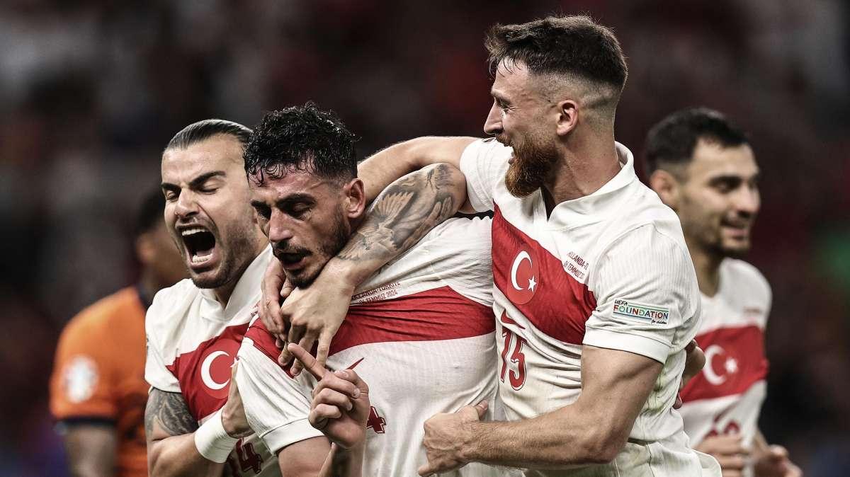 Turchia-Spagna, Calhanoglu confermato in regia: un 'italiano' in panchina