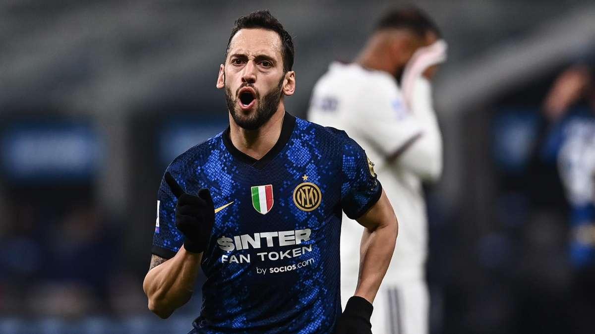 Le pagelle  di Calhanoglu: per come disegna calcio sembra allievo di Escher