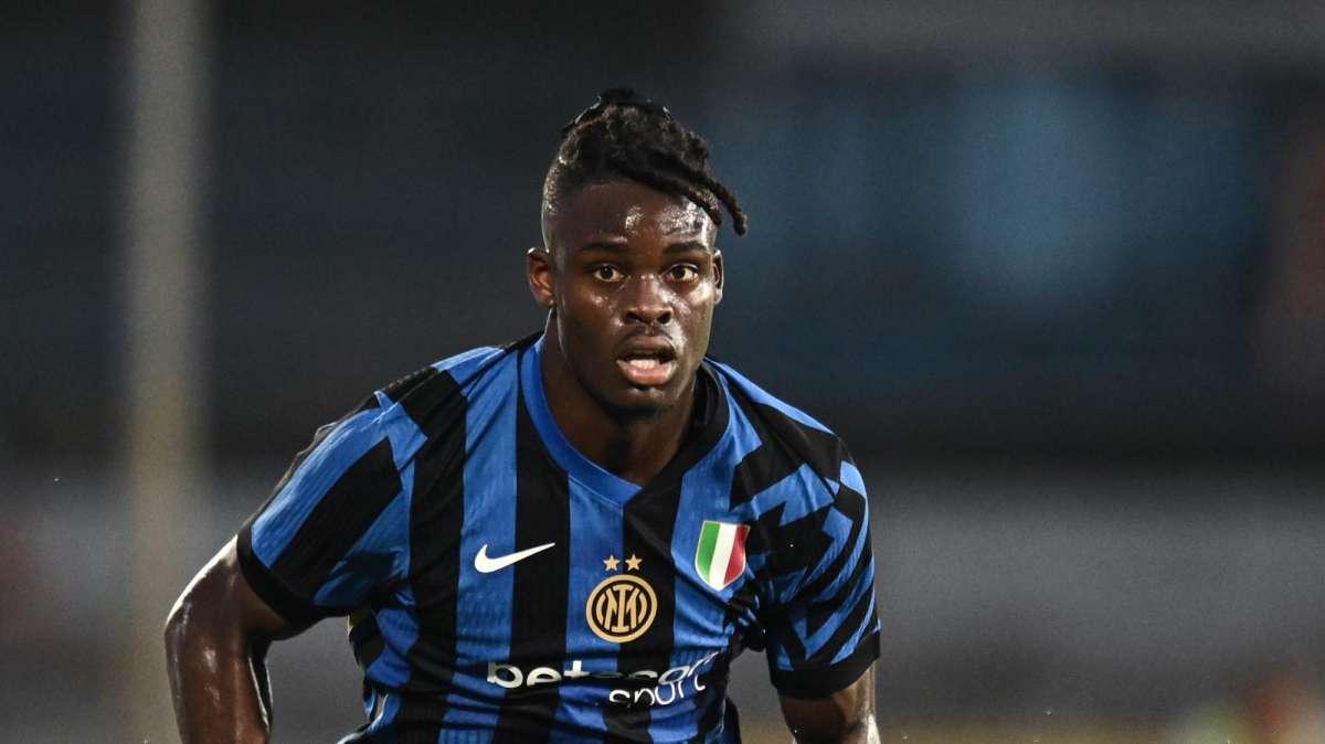 Inter, verso il Genoa con Bisseck titolare. Affondo per Palacios. Le top news delle 13
