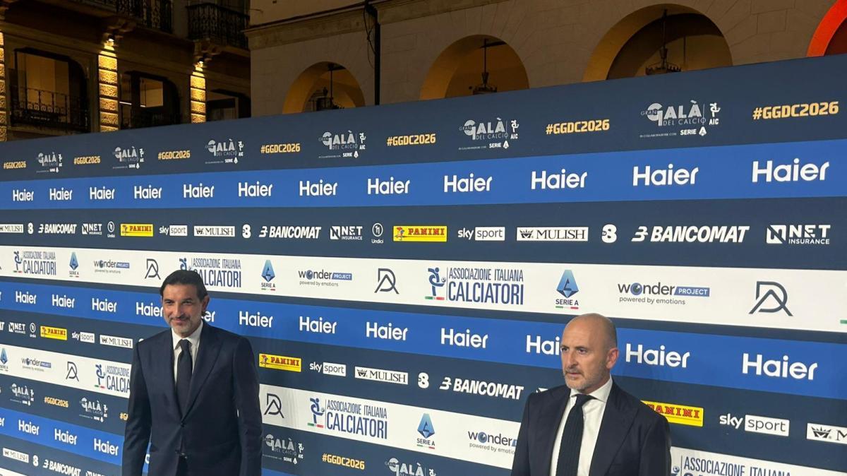 Inter, al Gran Galà del Calcio presente anche Ausilio: l'immagine dell'arrivo dell'ex ds insieme a Baccin