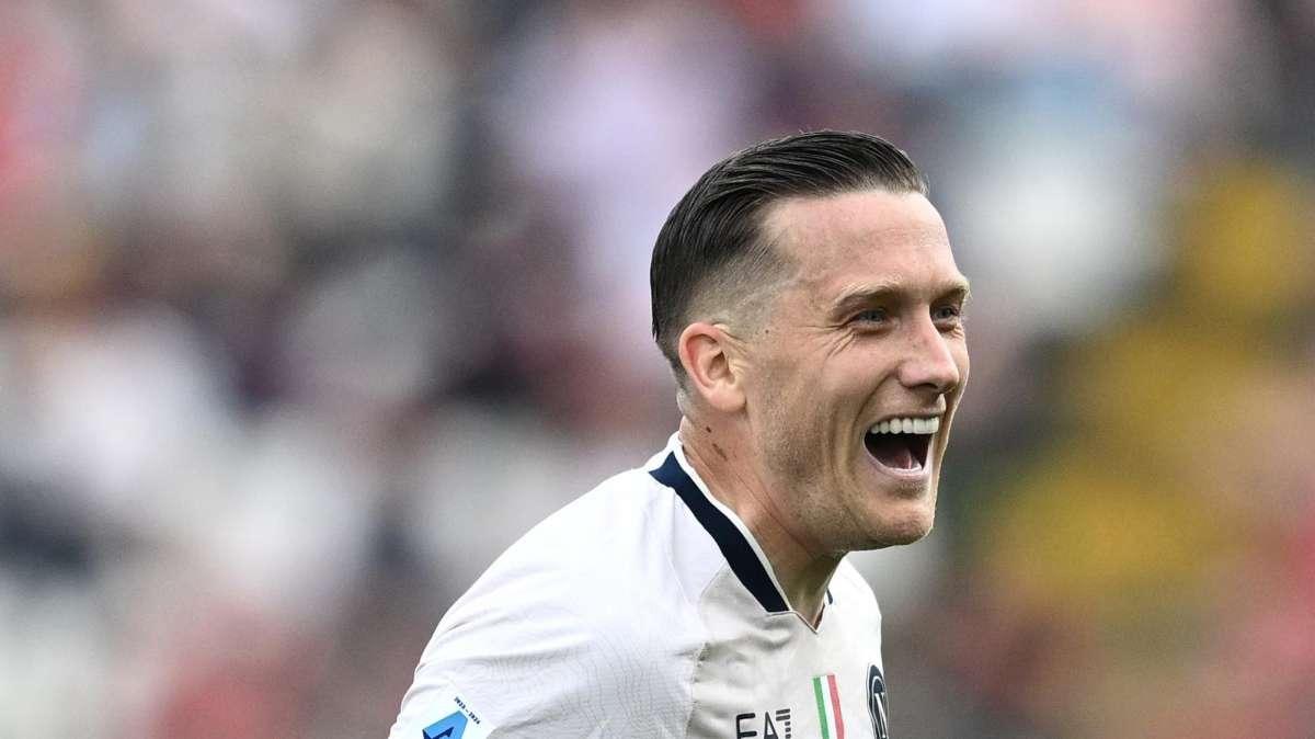 Zielinski titolare nel Napoli, Calzona: "Lo utilizzo perché è un professionista serio"