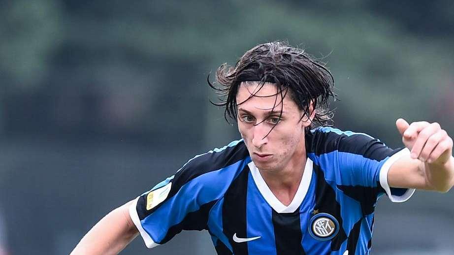 L'agente di Mulattieri nella sede del Sassuolo: affare ai dettagli