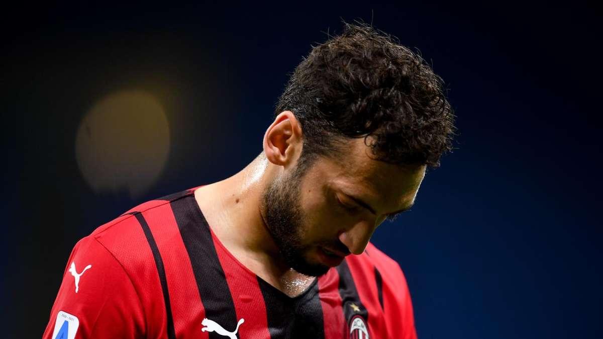 L’addio di Calhanoglu al Milan con un video sui social: “Grazie di tutto”