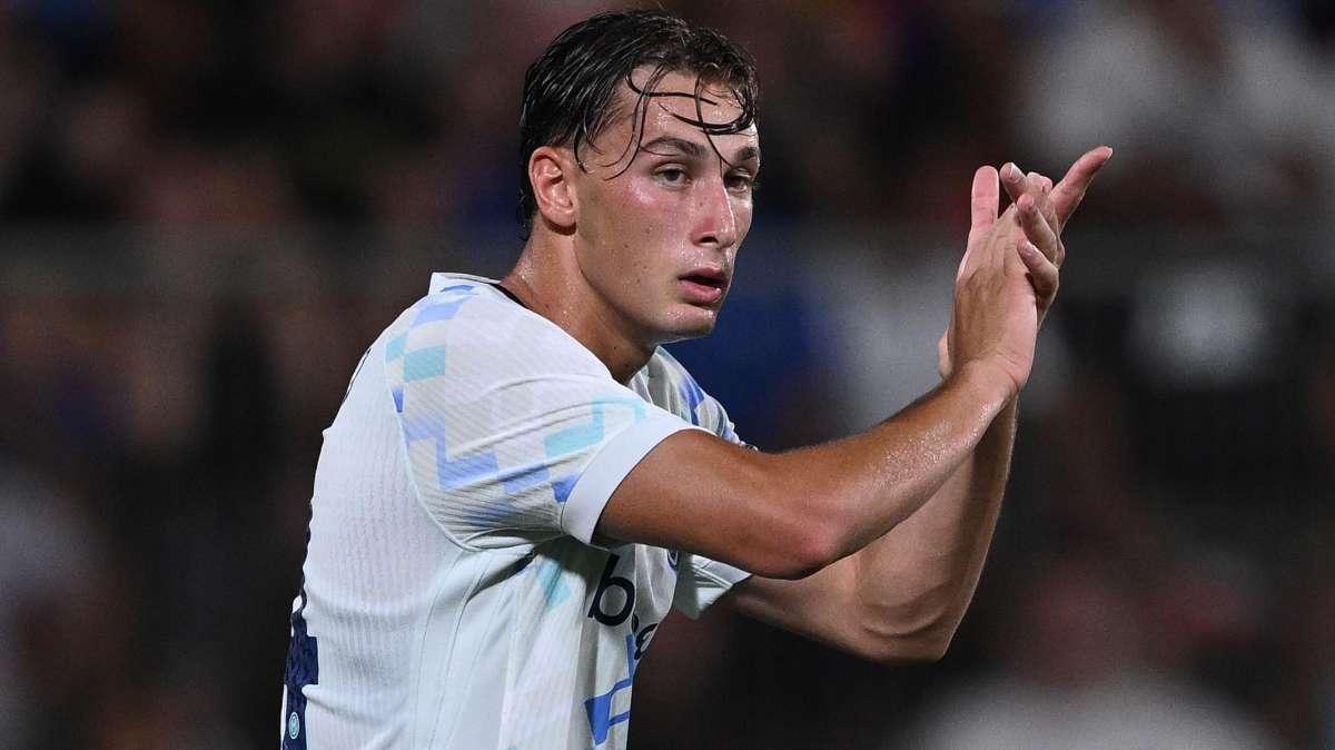 Esposito: "Mi ispiro a Dzeko, uso il fisico come facevo in Serie B"