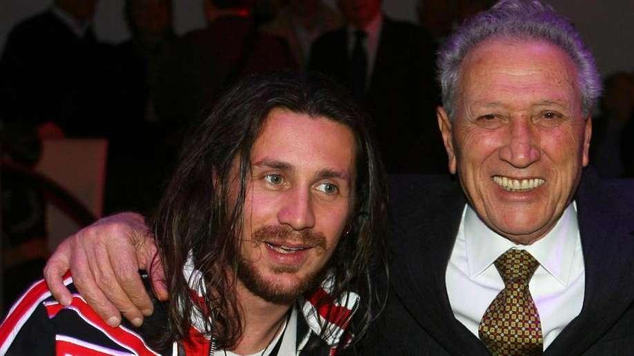 Povia precisa: "Ho scritto un inno per l'Inter, ma non è ufficiale. Non è una gara"