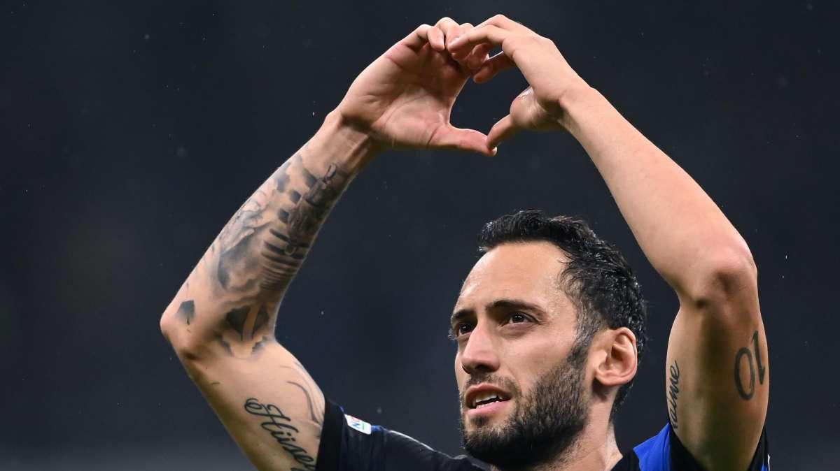 Calhanoglu a Inter TV: "Gara non facile, ha vinto l'esperienza. I rigori? Ecco il segreto"