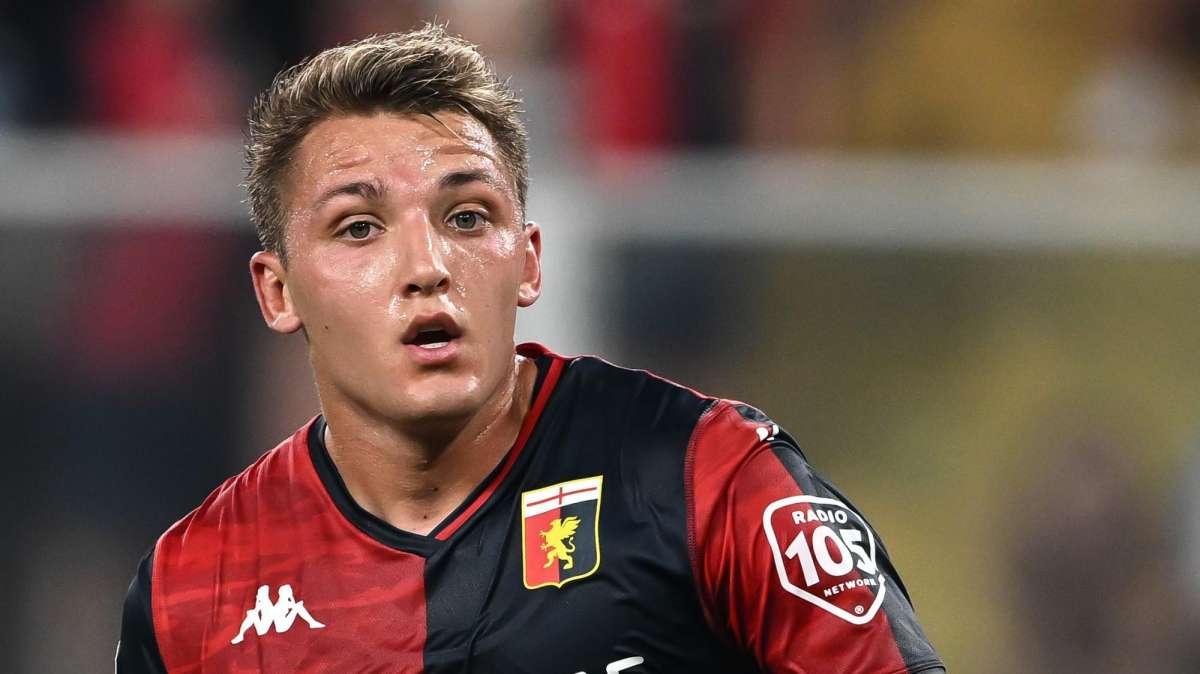 Le formazioni ufficiali di Lecce-Genoa: Strefezza dal 1', Retegui con Gudmundsson