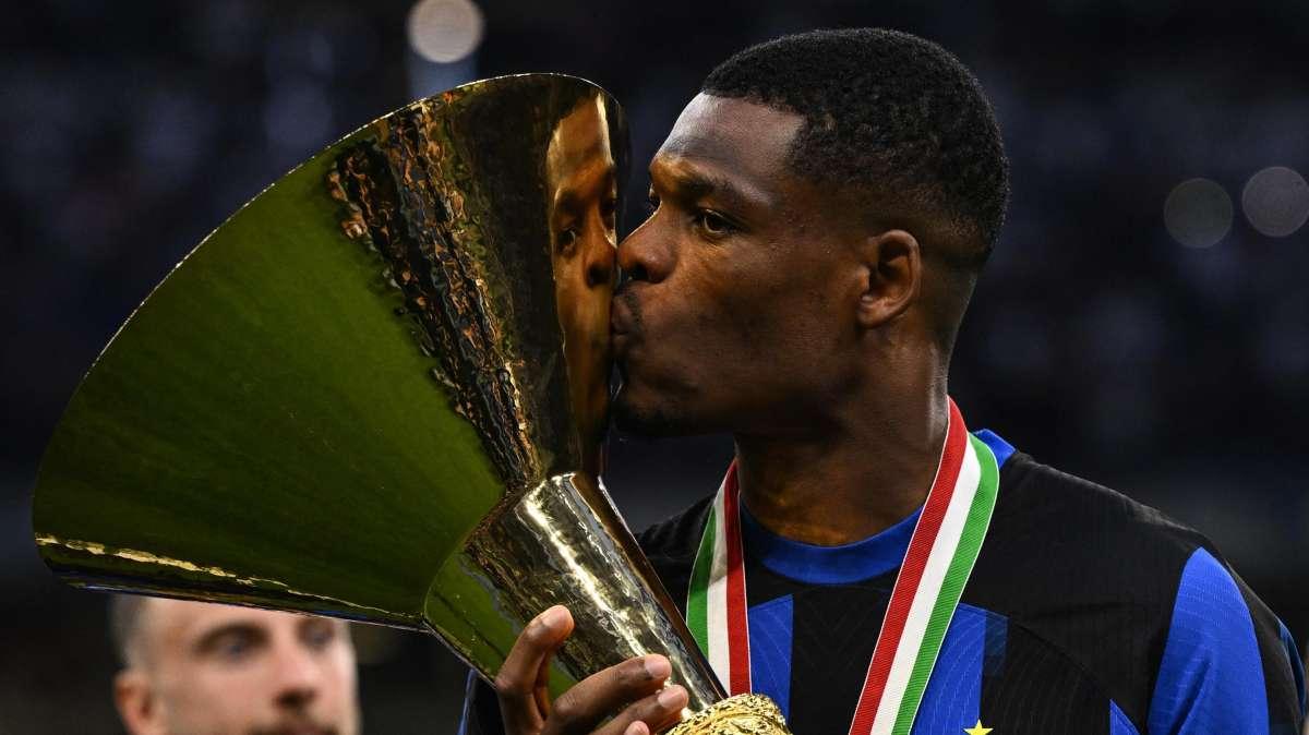 Dumfries: "Non andrei mai a cena con Theo. Futuro all'Inter? Penso di sì"