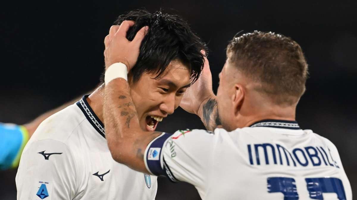 La Lazio gela il Napoli, primo ko per gli azzurri. L'Atalanta e Scamacca travolgono il Monza