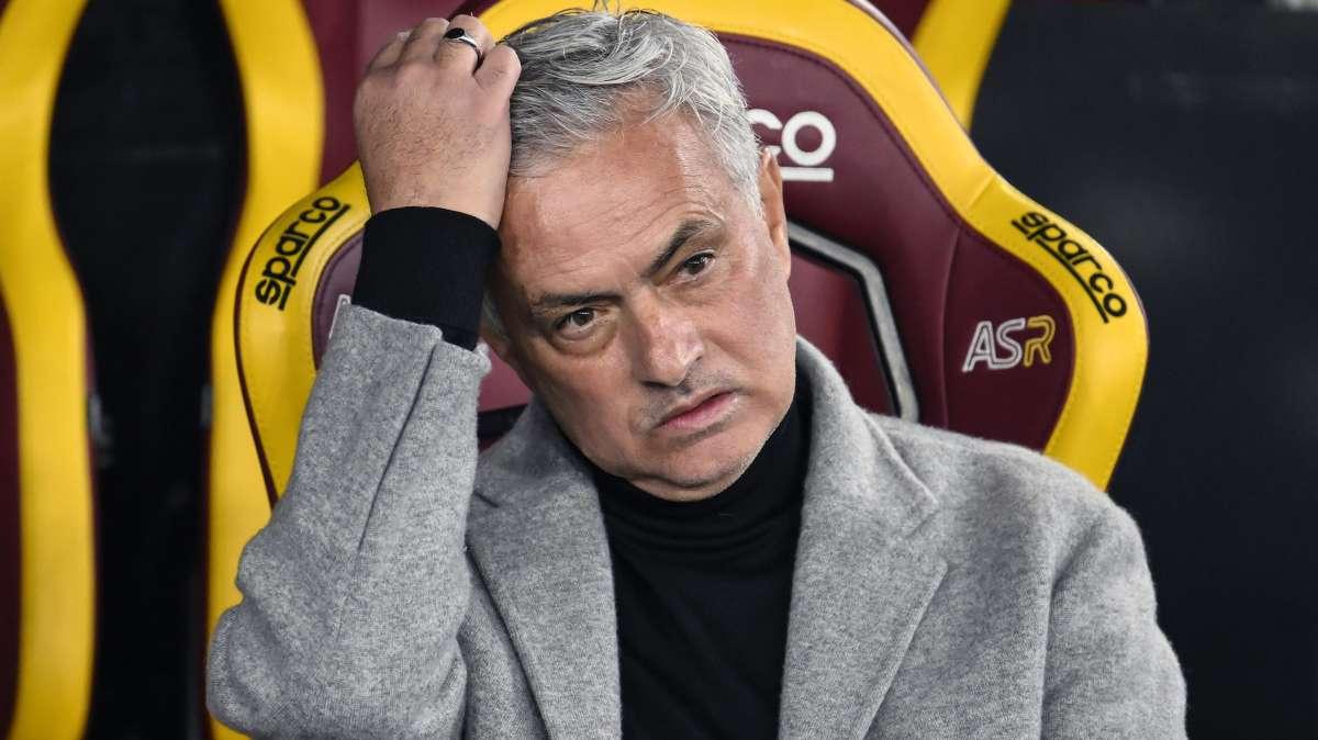 Mourinho ha trovato la sua nuova squadra? Romano: "L'accordo può arrivare a breve" 
