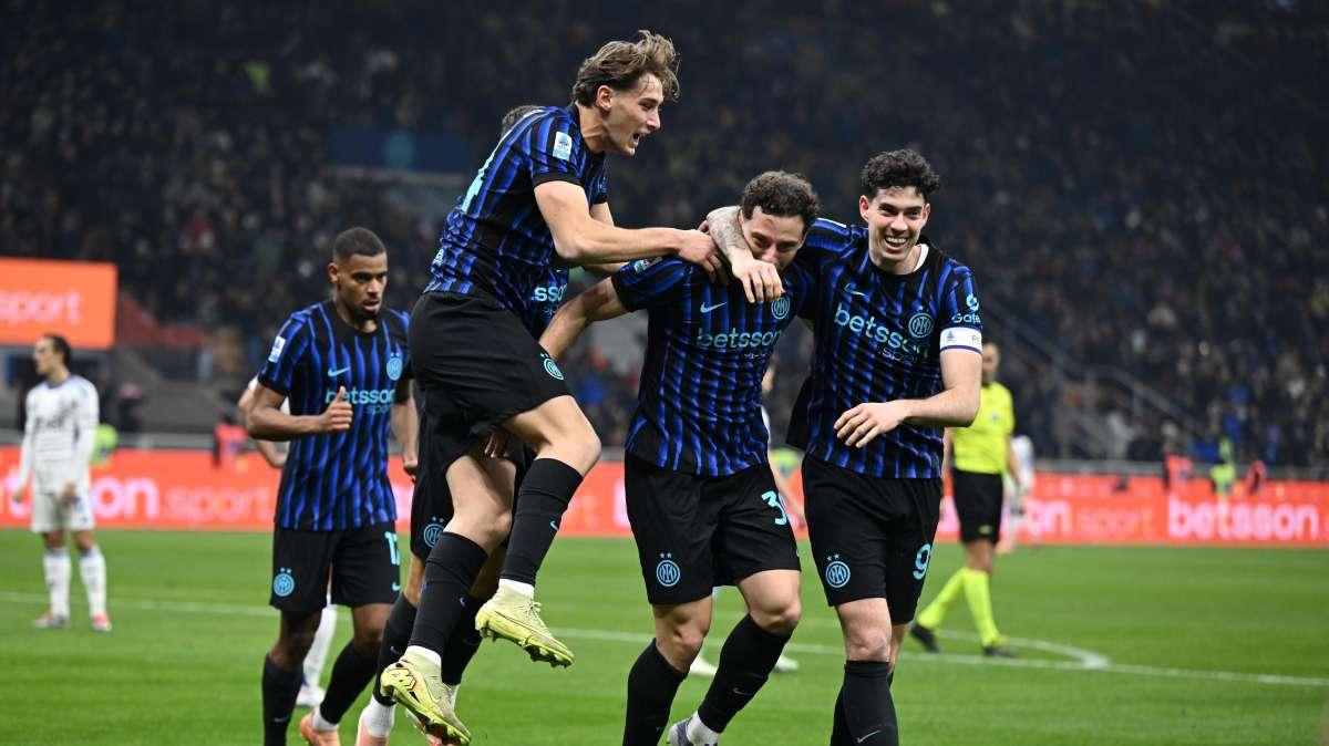 "Domenica hot nella corsa scudetto, sotto a chi toppa aspettando la Supercoppa", la prima pagina del Corriere dello Sport
