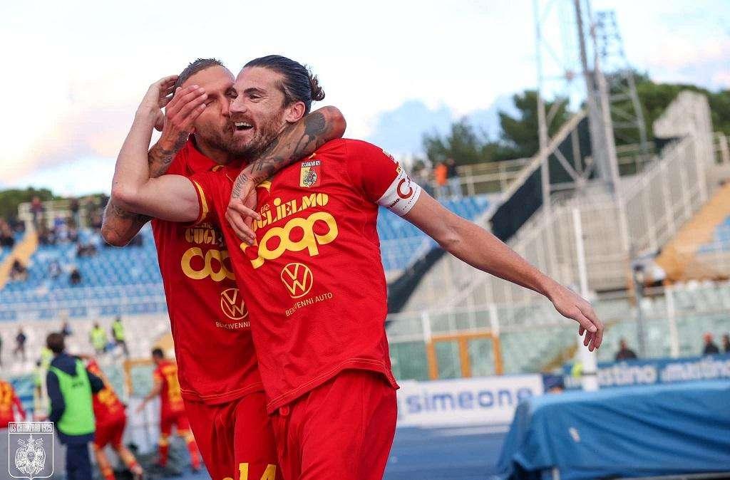 Catanzaro travolgente, Pescara al tappeto. Capuano perde e si infuria