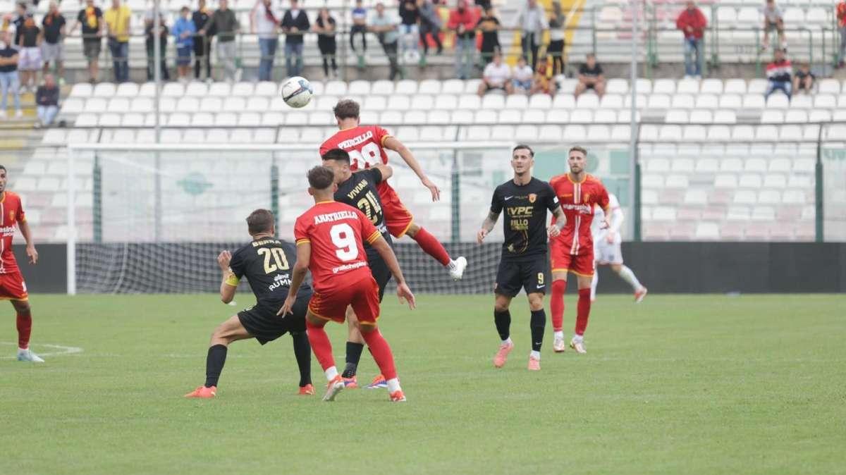 Messina e Benevento combattono ma non si fanno del male (0-0)