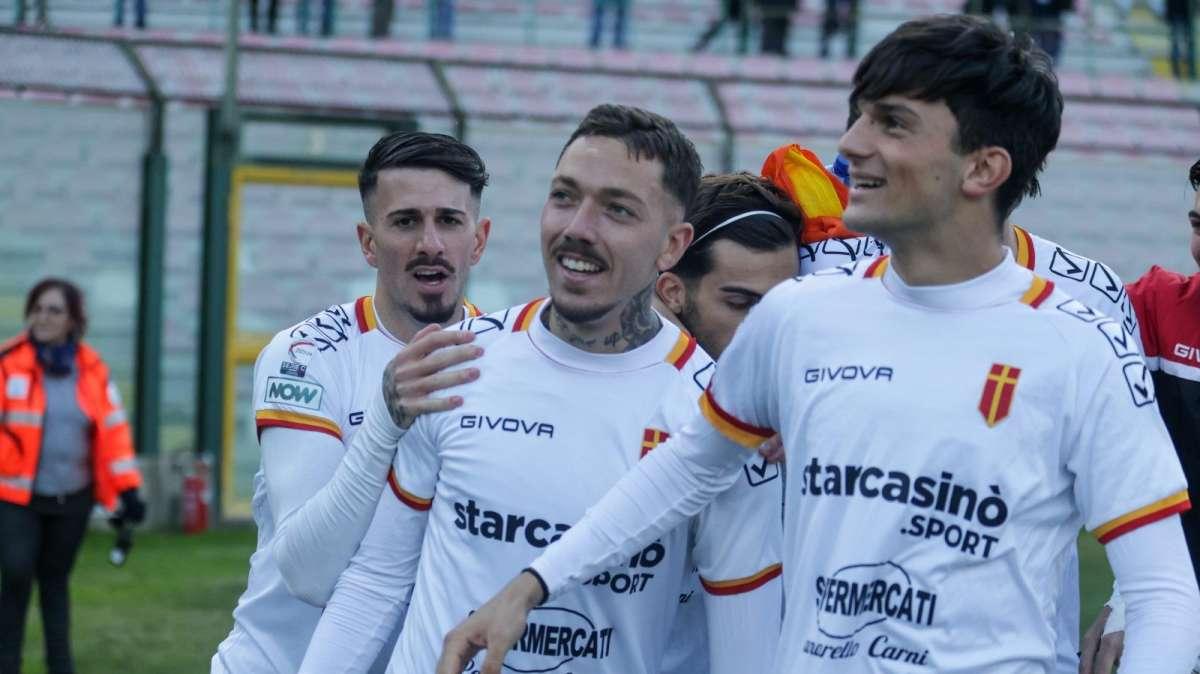 Il Messina non muore mai, in dieci batte anche il Francavilla (3-2) nel finale