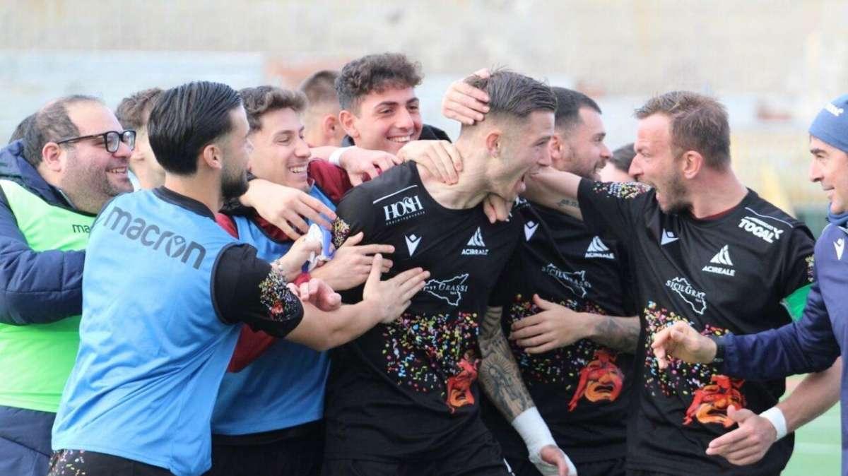 Zuppel festeggia il gol
