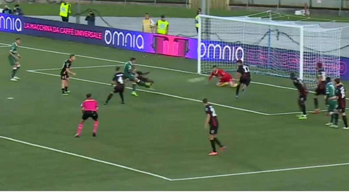 Russo condanna il Messina, vince l'Avellino (2-1) ed è ultimo posto 